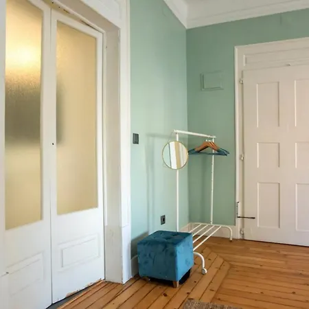 Peaceful 2bedrooms W Patio In Hébergement de vacances Lisboa