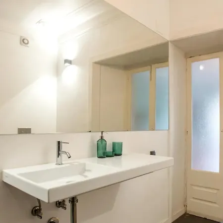 Peaceful 2bedrooms W Patio In Hébergement de vacances Lisboa